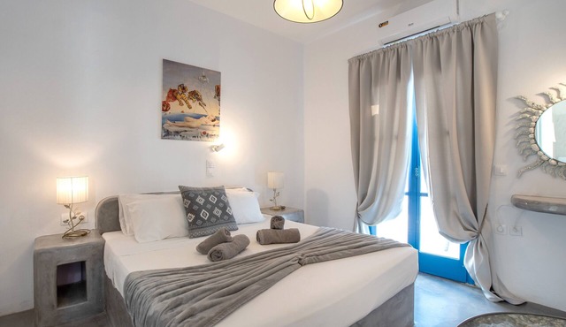 Double Room with View 9 – Sea View, Balcony, and Air Conditioning