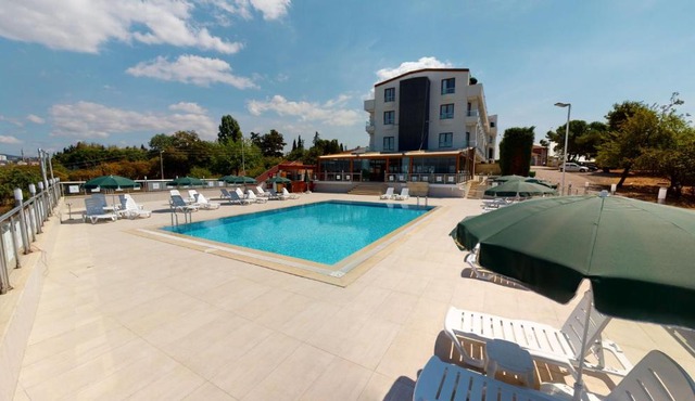 DOUBLE ROYAL HOTEL