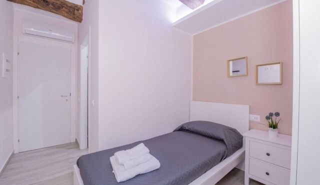 Double /Single rooms with private bathroom
