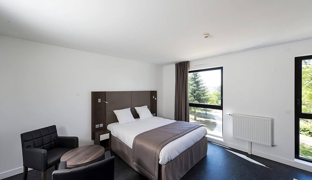 Double Studio Supérieur Stay w/Parking & Lovely Views! Pets Welcome!