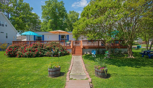 Double Tide Beach HousenOne Block from The RivernLarge YardnDeck Area nFire Pit