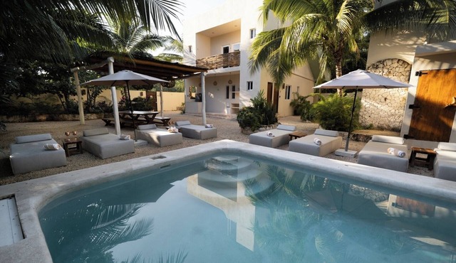 Double Villa Oasis, 8 BR, 20 ppl, Pool, Concierge