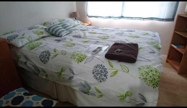 Double with shared bathroom sleeps 1-2 located 5 minutes from Heathrow dsbyr