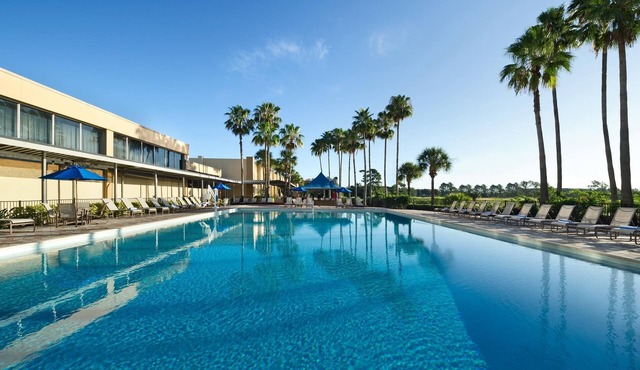 DoubleTree by Hilton at the Entrance to Universal Orlando
