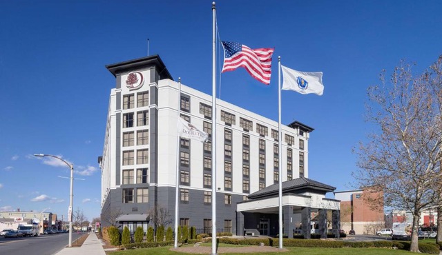 DoubleTree by Hilton Boston Logan Airport Chelsea