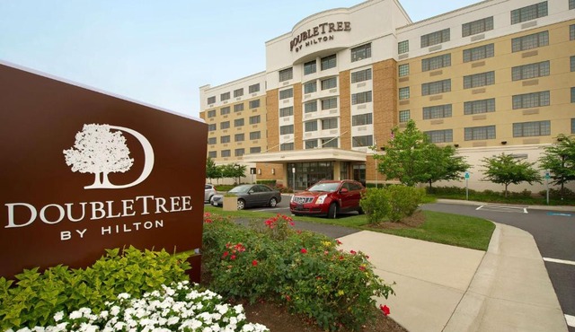 DoubleTree by Hilton Dulles Airport-Sterling