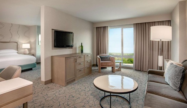 DoubleTree by Hilton Hotel and Conference Center Chicago North Shore