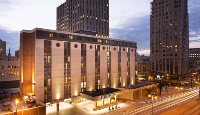 DoubleTree by Hilton Milwaukee Downtown