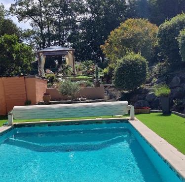 Douceur du Sud , villa privée avec piscine et jeux de café