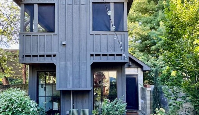 Douglas Hideaway | Modern home w/Hot Tub & Patio