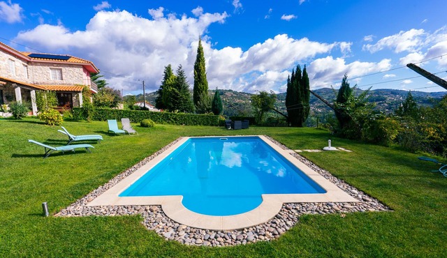 Douro Valley - Country house with private pool.