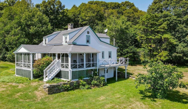 Down East Gem - The White Cottage, 4 bed 2 bath, beach front and dog friendly