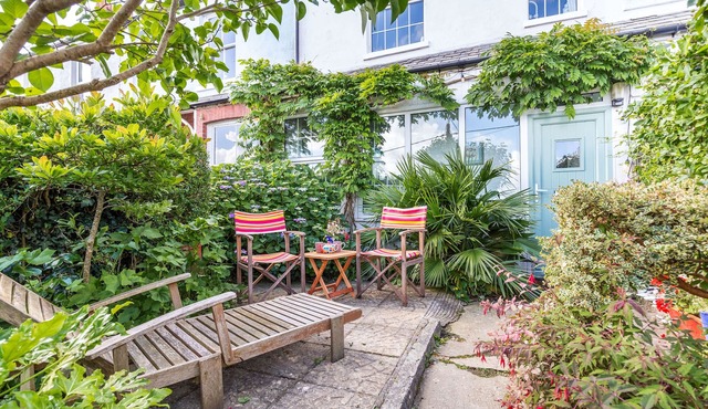 DOWNLEA, pet friendly, character holiday cottage in Looe