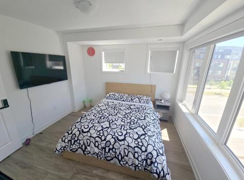 Downsview Park Retreat - Rogers Stadium Getaway 1