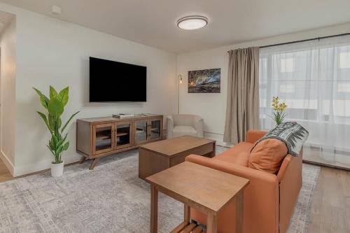 Downtown 1 Bedroom Flat with Views