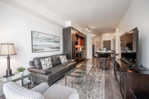 Downtown 1B plus D Condo Central Location Parking