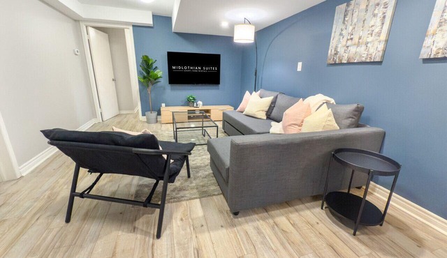 Downtown, 2 Bedroom, Parking | TJS3