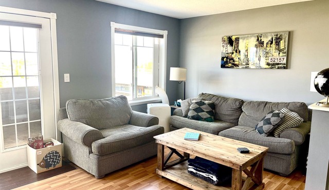 Downtown 2b/2b Condo w/Balcony/Bbq/Laundry/View!