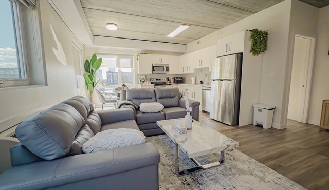 Downtown 2BR Rogers w/parking/Gym/Patio/Ac
