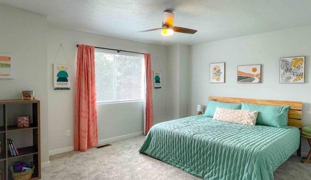 Downtown 3/2, garage, EV Charger, private yard, walk to arena!