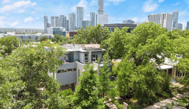 Downtown Austin Gem I Pet-friendly 4BR home I Walk Everywhere!