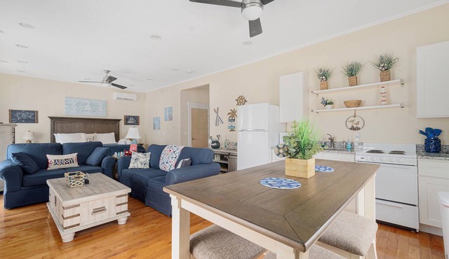 Downtown Bristol Condo Near Ferry & Waterfront