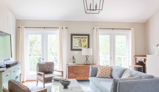 Downtown Carriage House | 1 BR close to Downtown