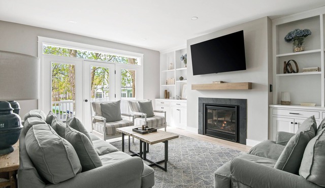 Downtown Coastal Charm Cottage in Kennebunk