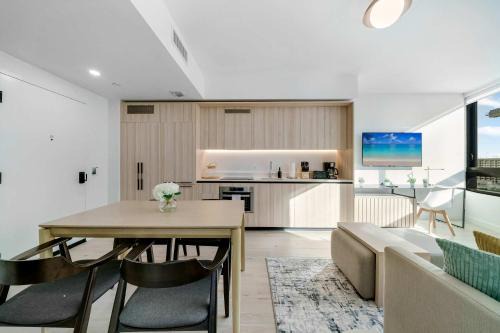 Downtown Edit-Resort Style Stay with Full Amenities