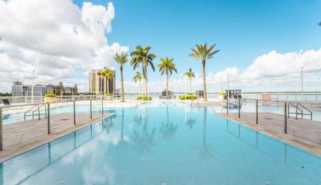 Downtown Fort Myers Ocean-View Luxury Pool & Gym