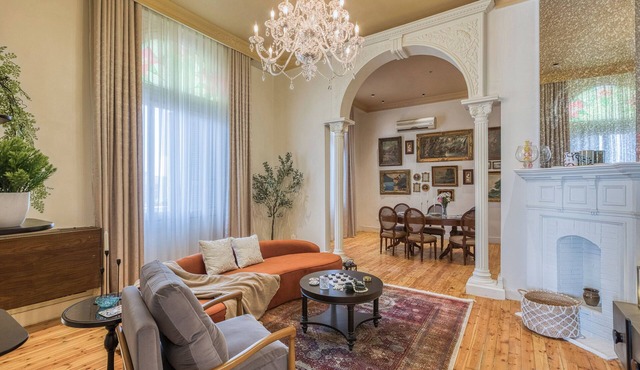 Downtown Glass & Glory Heritage Stay