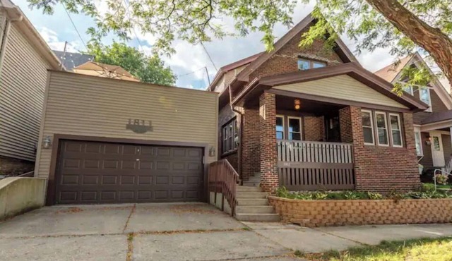 Downtown home w/rooftop patio - walk everywhere!