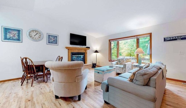 Downtown home with a firepit, deck, washer/dryer, fireplace - near the beach