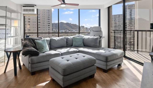 Downtown Honolulu AC, W/D, Free Parking, Kitchen