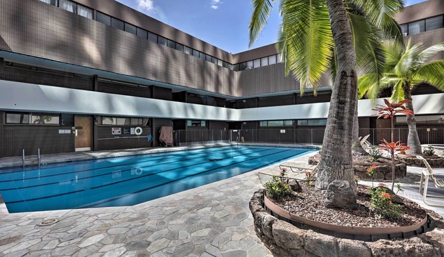 Downtown Honolulu Suite Near Ala Moana Beach!