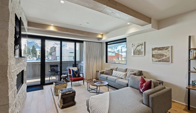 Downtown Jackson Condo + Hot Tub, Balcony, Grill, Mountain Views