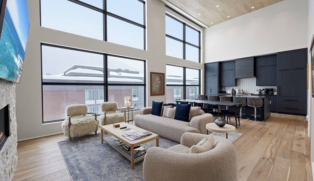 Downtown Jackson Luxury Retreat w/Hot Tub, Fireplace & Views