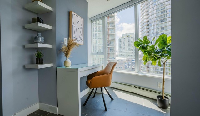 Downtown King Suite-Surround Views-Pool/Gym/Parkng