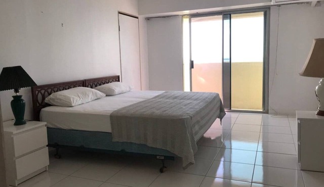 Downtown Kingston Waterfront 2 Bed Apartment