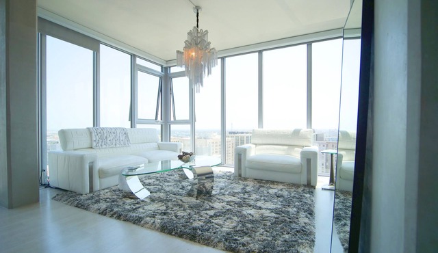 Downtown LA Premier High Rise, Modern Vibe
