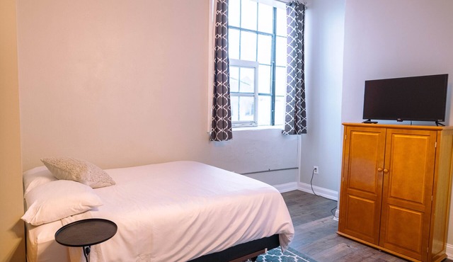 Downtown Lafayette Queen Suite