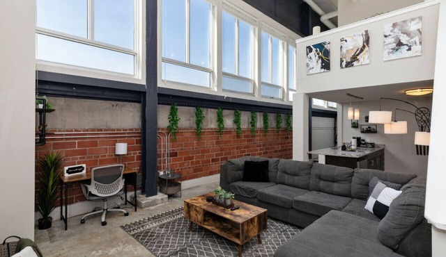Downtown Loft Skyline View 2BR