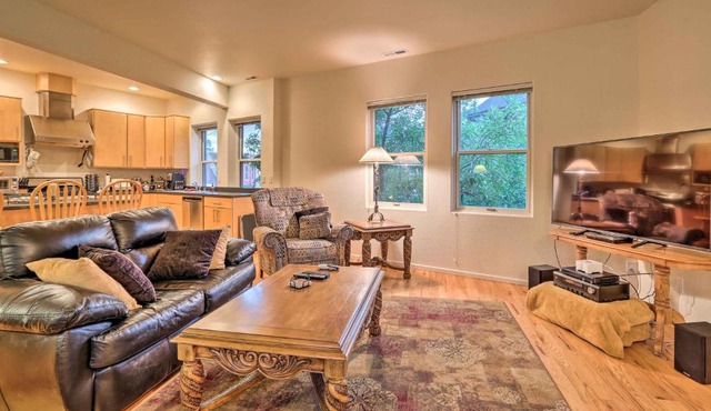 Downtown Manitou Springs Home: Tranquil Creek View