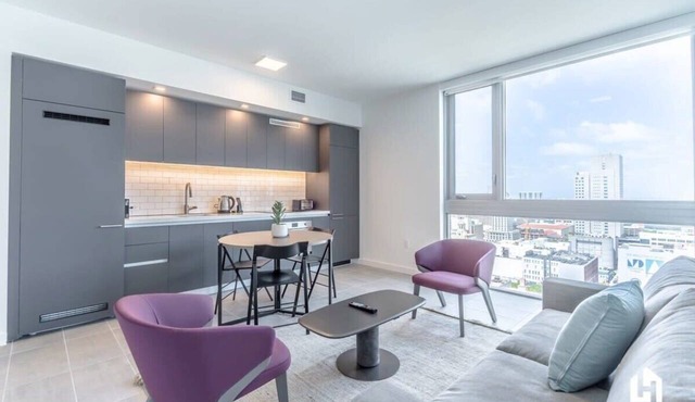 Downtown Miami Stay, Rooftop Pool and Views