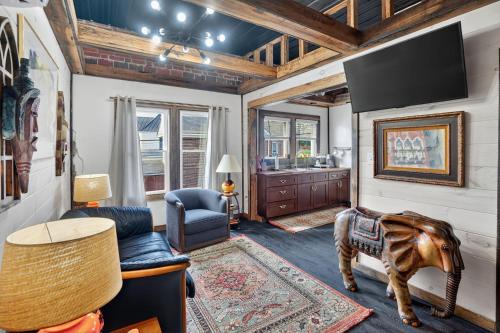 Downtown Mid-Century Escape, Columbia House Unit C