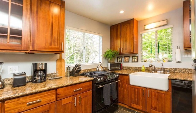 Downtown Mill Valley 3 bedroom flat