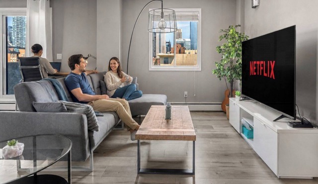 Downtown » Mins to 17 Ave » Free Parking » Netflix