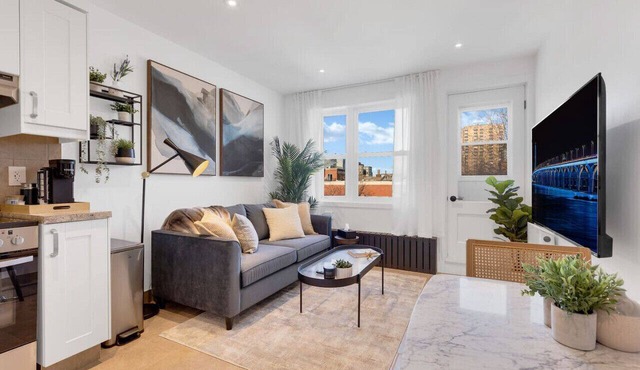 Downtown Montreal Speakeasy 501 | Balcony, Queen Bed, Sofa Bed, Parking & 65` TV