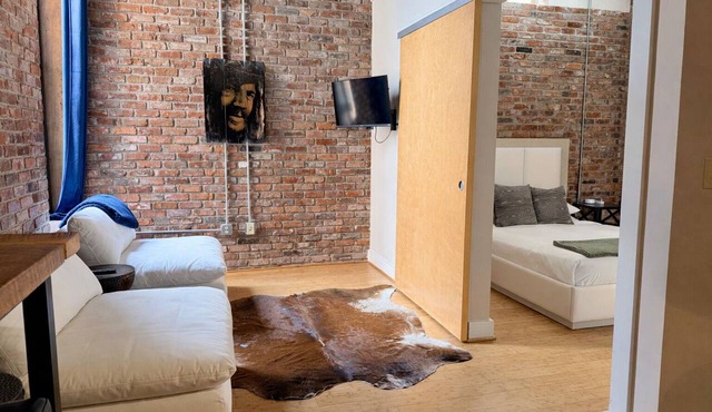 Downtown Music City Loft living! ~Steps to the Ryman and Broadway