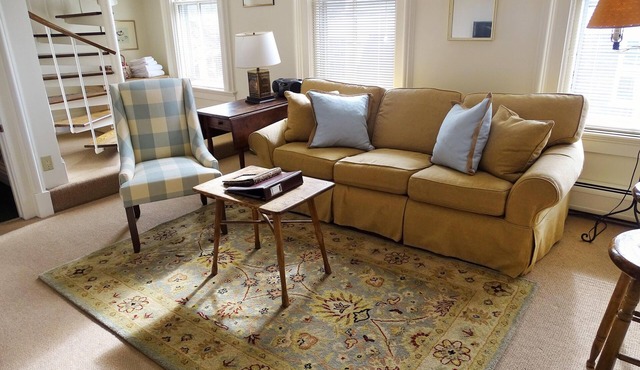 DOWNTOWN NANTUCKET APARTMENT